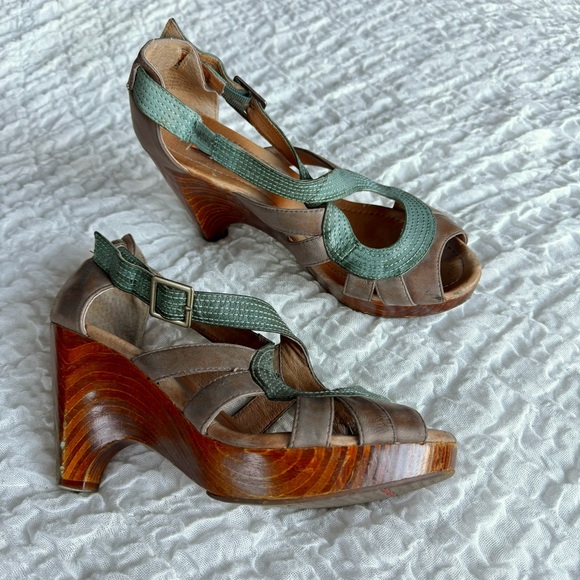 Miz Mooz Petra Leather Platform Heels Size 8 Wood Sculpted Heel Green Accent - Picture 2 of 11